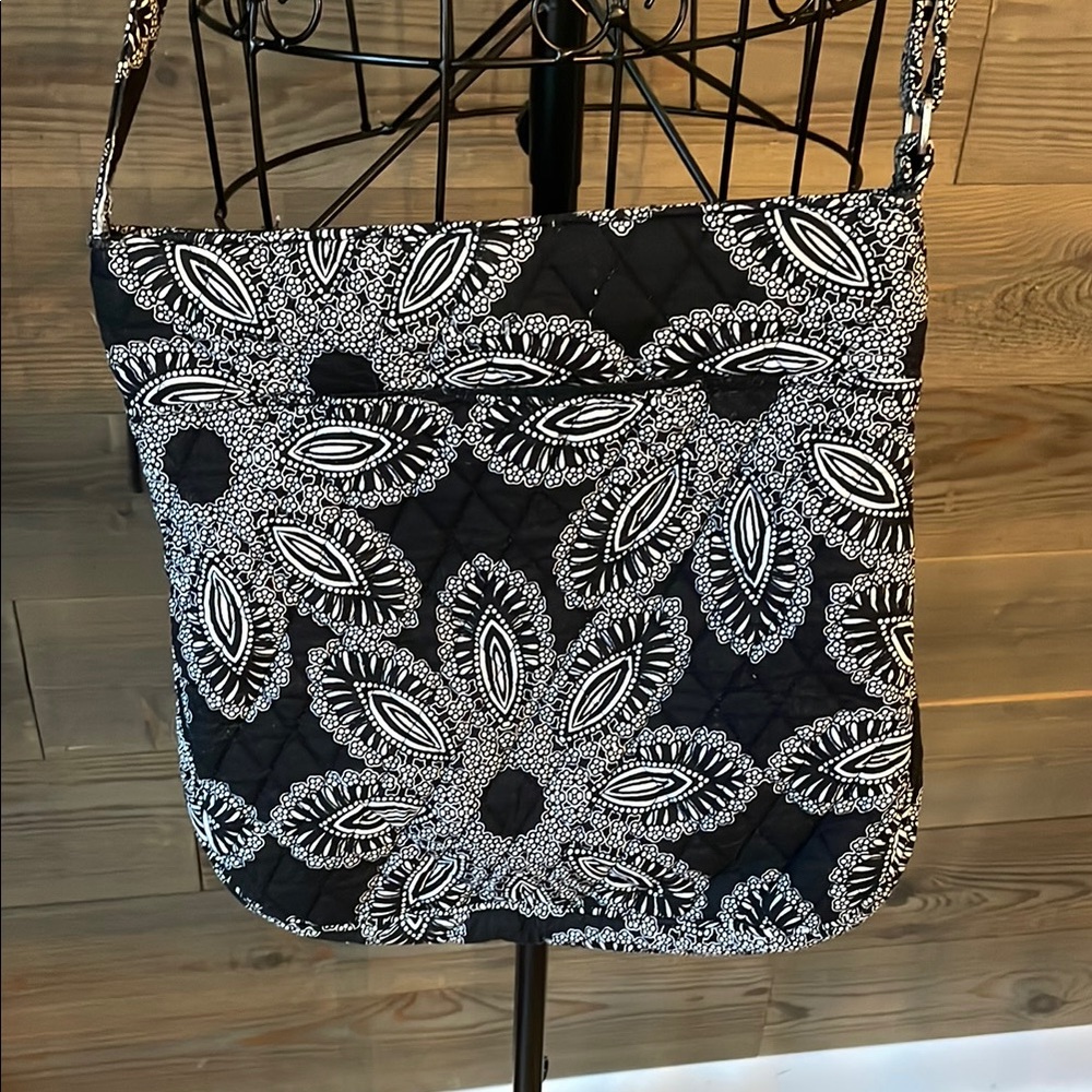 Vera Bradley Black and White Crossbody Bag with Floral Pattern - Picture 4 of 4